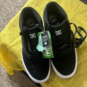 DC Men's Kalis Vulc Low Top Casual Skate Shoe, Black/White, 9.5M 11W